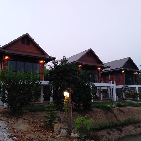 บ้านกลางเกาะ รีสอร์ท Uthai Thani Esterno foto